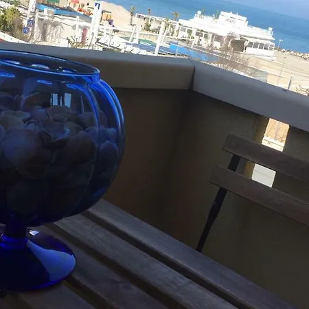 Bellissimo In Riva Al Mare 아파트 *